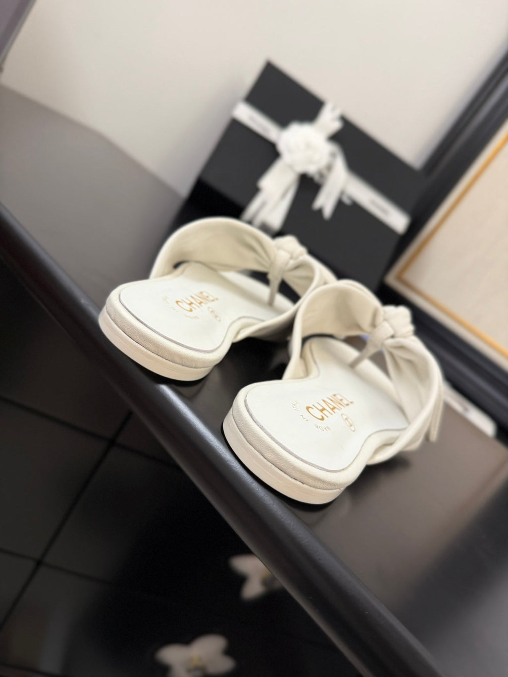 Chanel 25C Thong Sandal Bow White Lambskin 233563