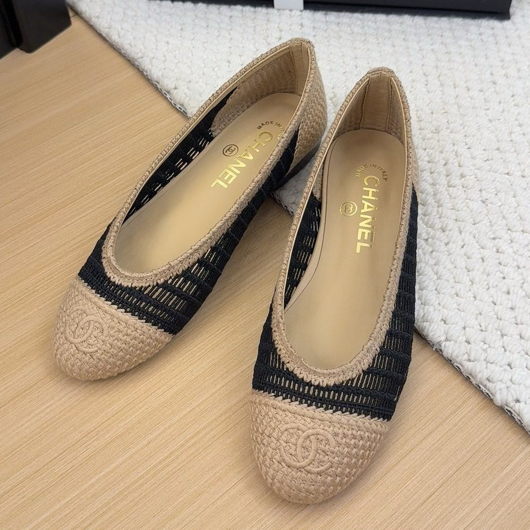 Chanel Ballerinas in Black Mix Peanut Brown Raffia