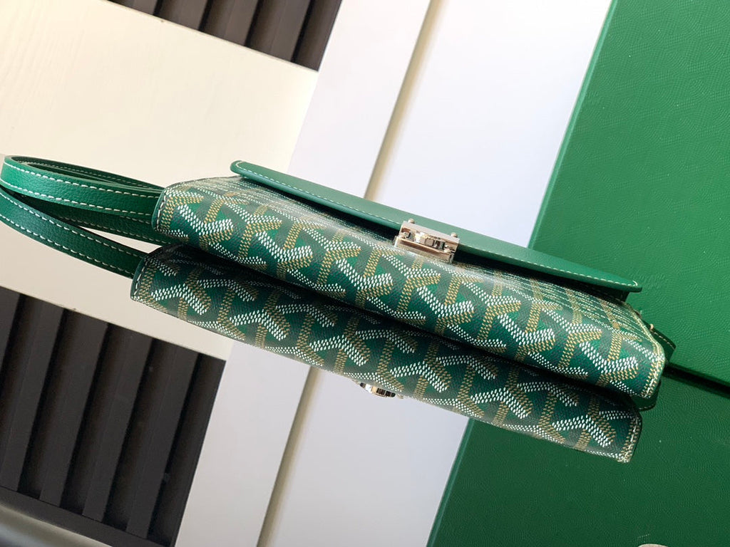 Goyard Chypre Wallet-Pouch 21 in Green Goyardine Canvas and Calfskin