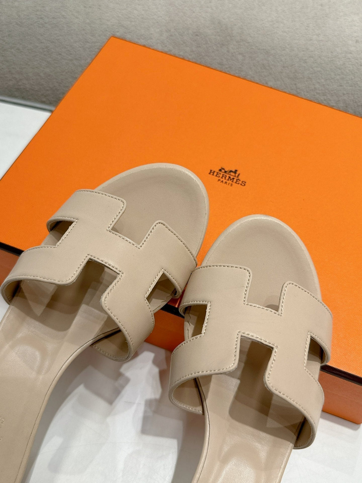 Hermes 0ASIS Sandal White Cream Calfskin Classic