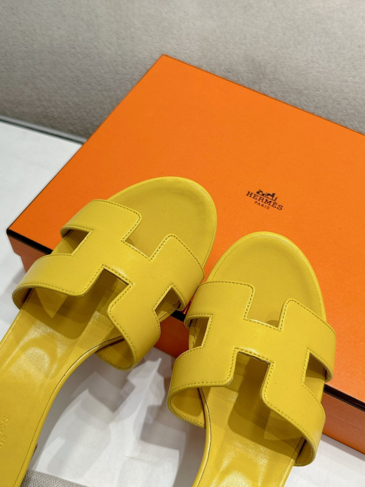 Hermes 0ASIS Sandal Yellow Calfskin Classic