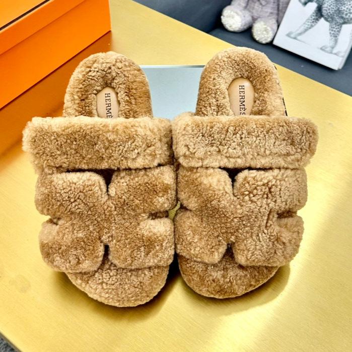 Hermes Chypre Sandal in Peanut Brown Shearling