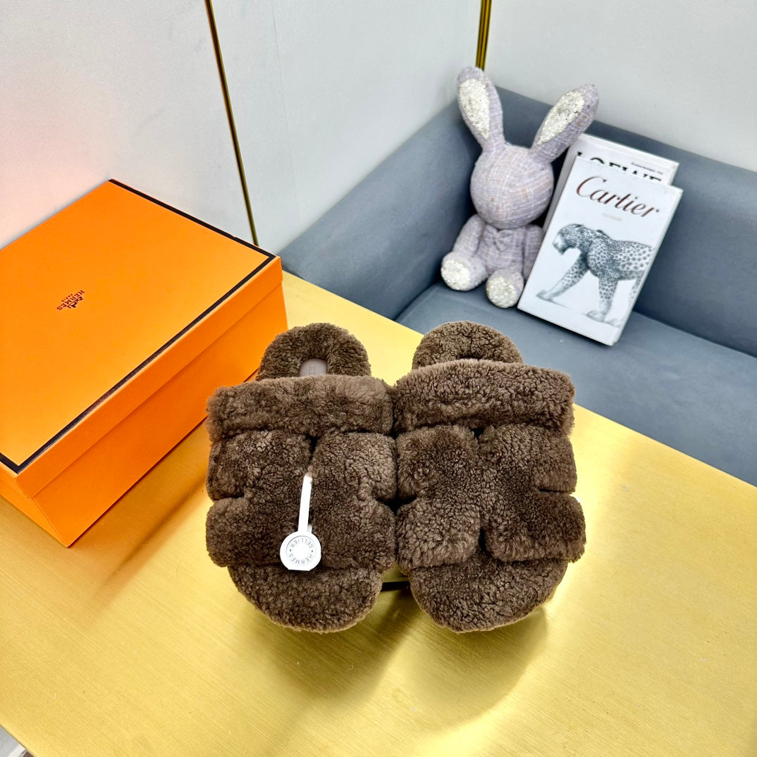Hermes Chypre Sandal in Walnut Brown Shearling