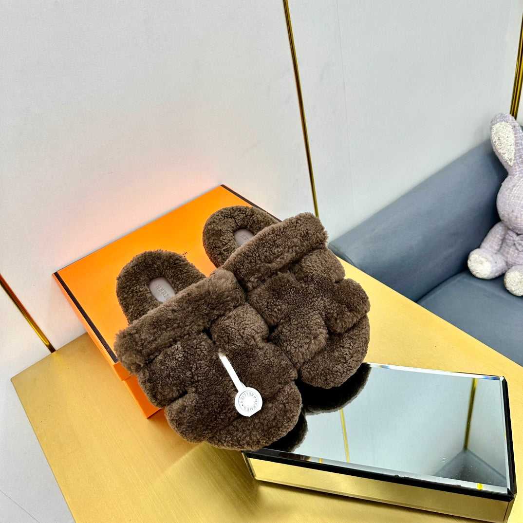 Hermes Chypre Sandal in Walnut Brown Shearling