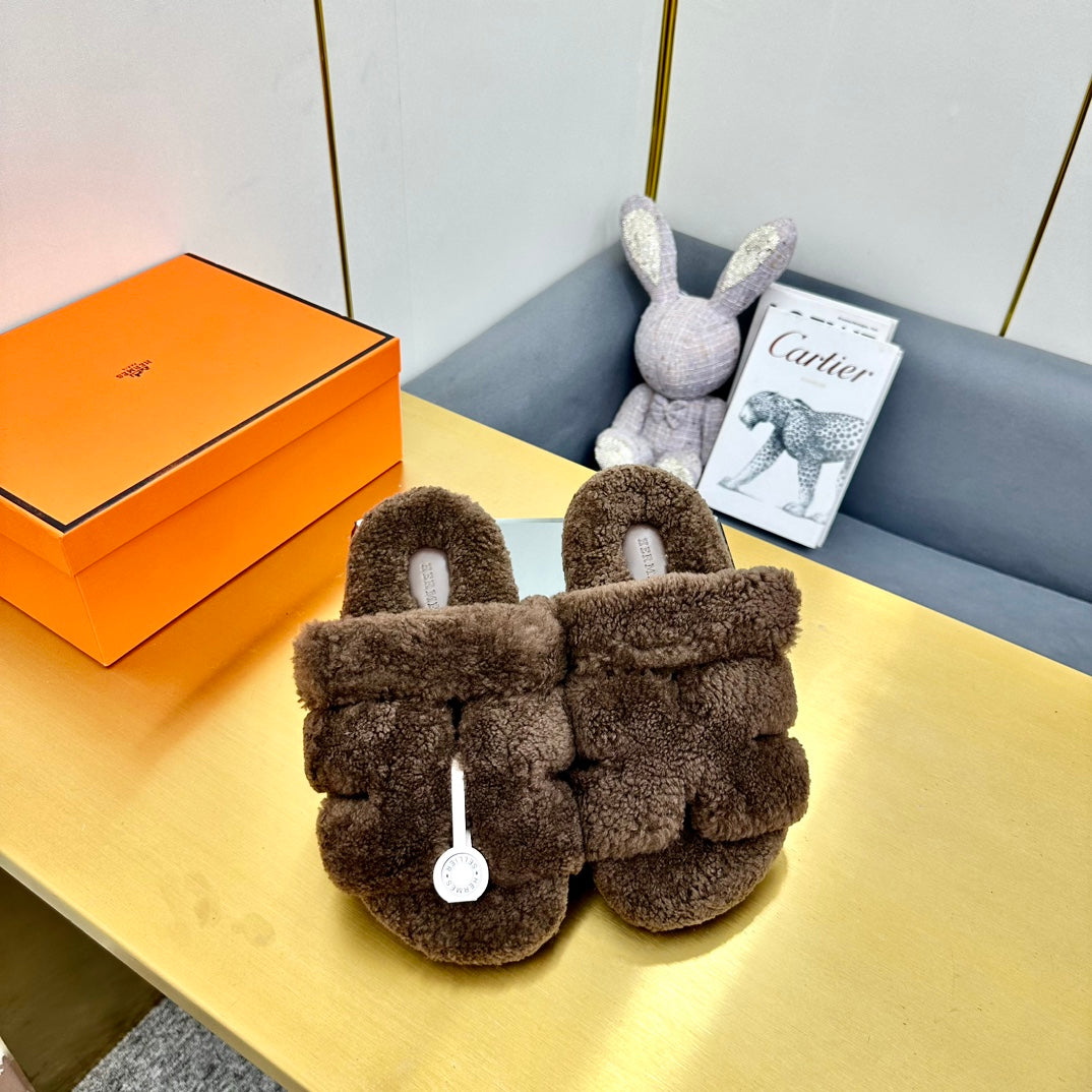 Hermes Chypre Sandal in Walnut Brown Shearling
