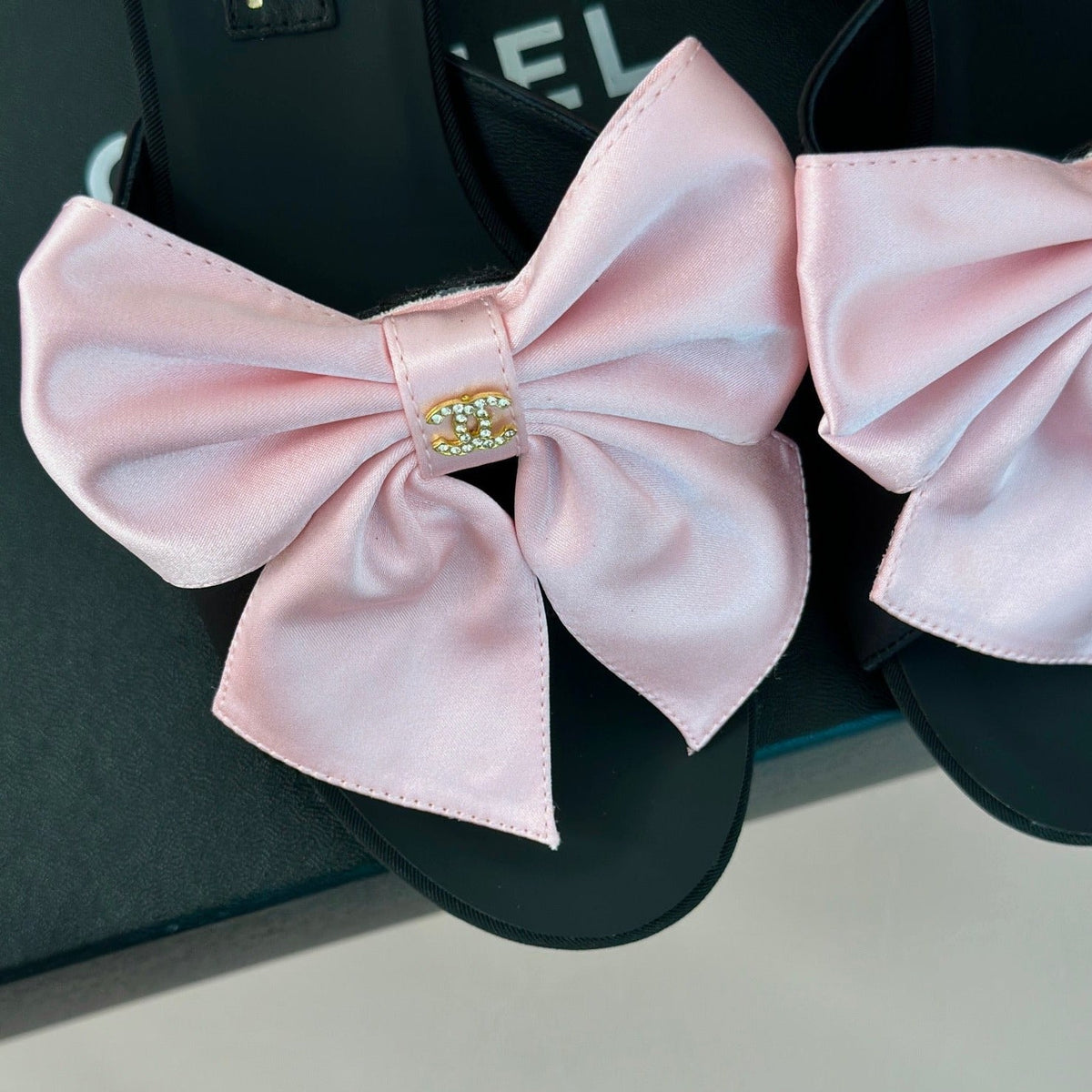 Chanel Double Big Bow High Heels Sheepskin Light Pink / Black
