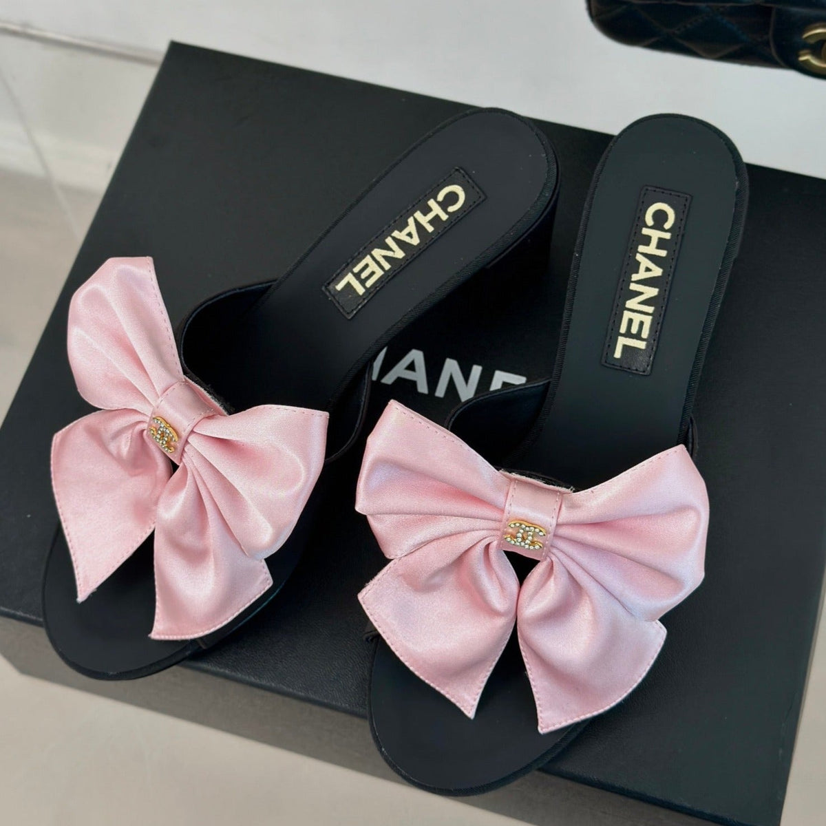 Chanel Double Big Bow High Heels Sheepskin Light Pink / Black