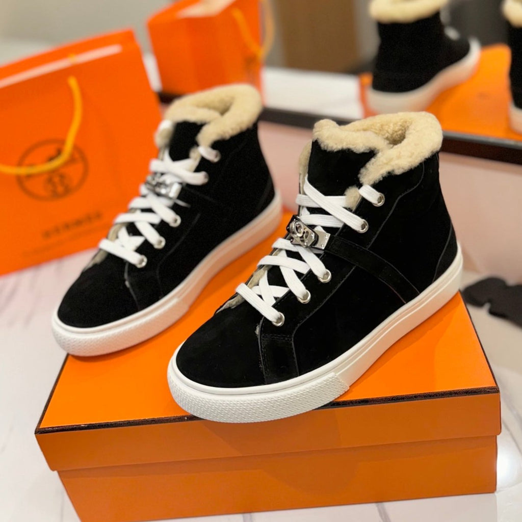 Hermes Chealsea Boots in Black Suede and Fleece Lining